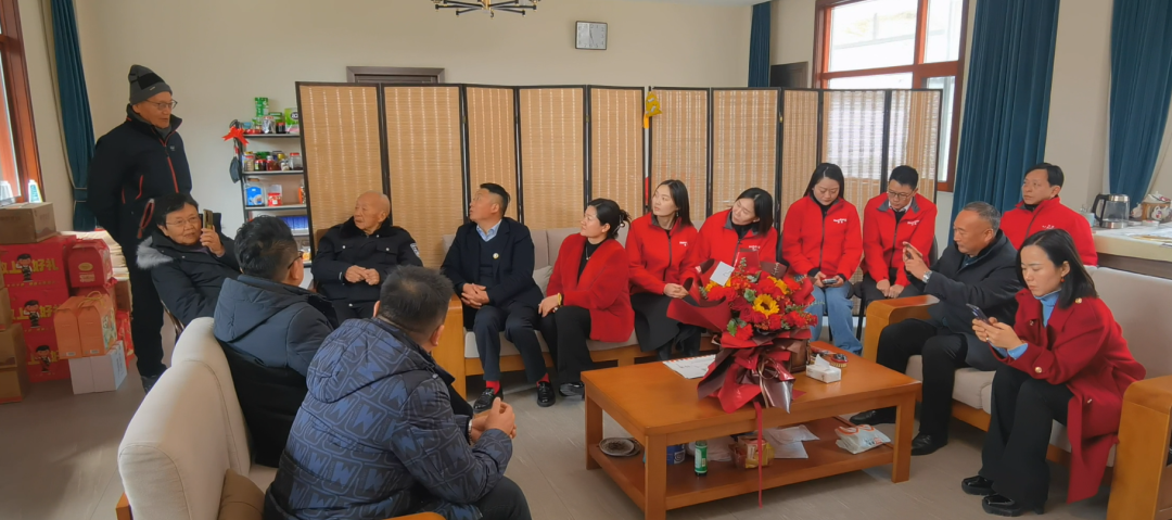 昊東公司一行看望胡正先老紅軍，聆聽那段可歌可泣的英雄歷史